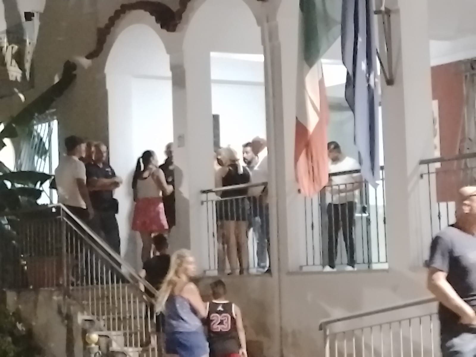 La cattura di Del Prete ad Ischia. Il bacio e il saluto dei